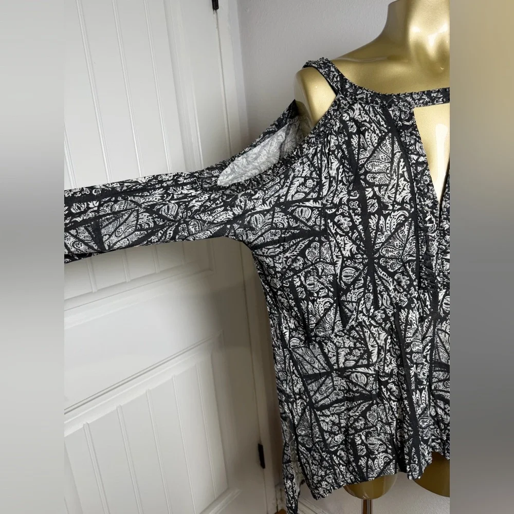 Free People Good Morning Cold Shoulder Abstract Print Top Blouse Size M - Picture 6 of 8